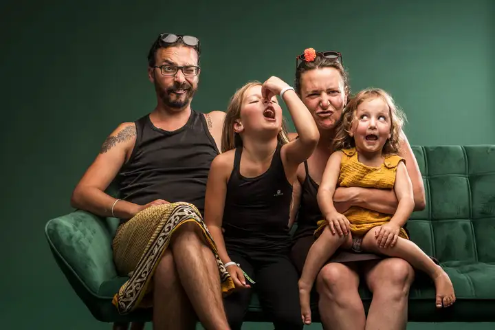 Aurelie lamour photographe portrait ancrage studio famille vert.