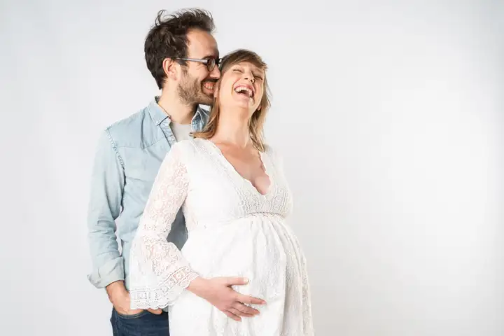 Aurelie lamour photographe portrait studio couple grossesse 2.