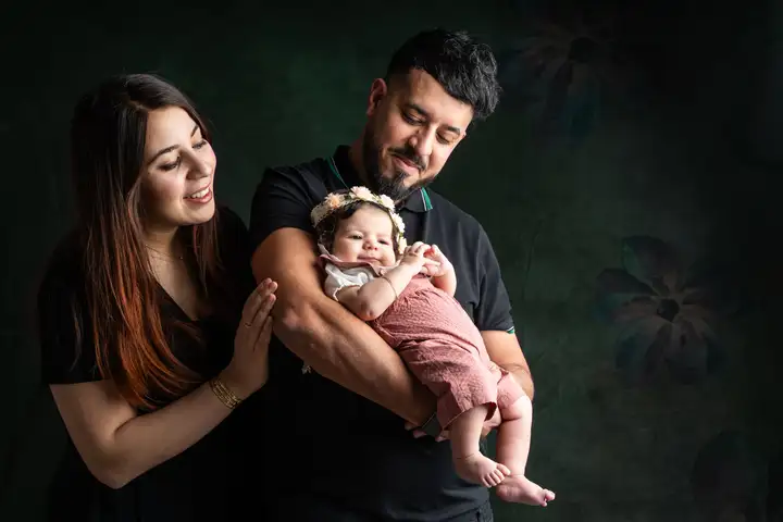 Aurelie lamour photographe portrait studio famille naissance bebe.