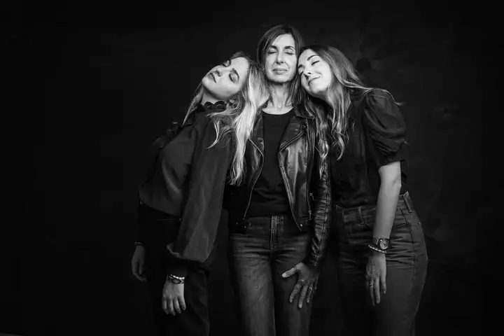 Aurelie lamour photographe portrait studio femme filles famille 2.
