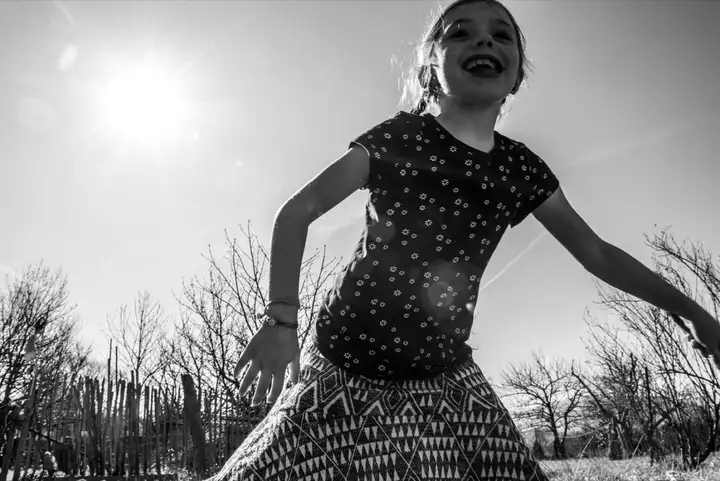 Photographe famille couple enfant papa maman maison valence drome photo shooting lifestyle 15 2.