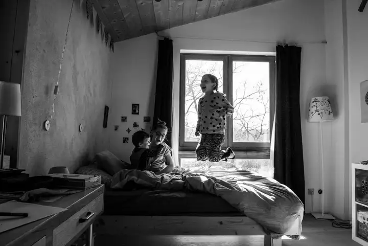 Photographe famille couple enfant papa maman maison valence drome photo shooting lifestyle 7 2.
