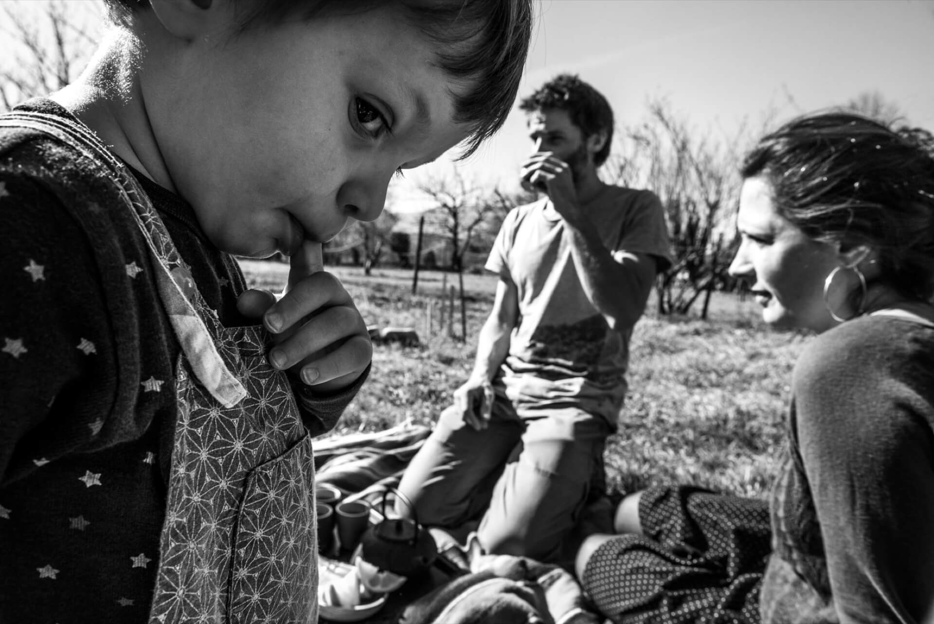Photographe famille couple enfant papa maman maison valence drome photo shooting lifestyle 12 2.