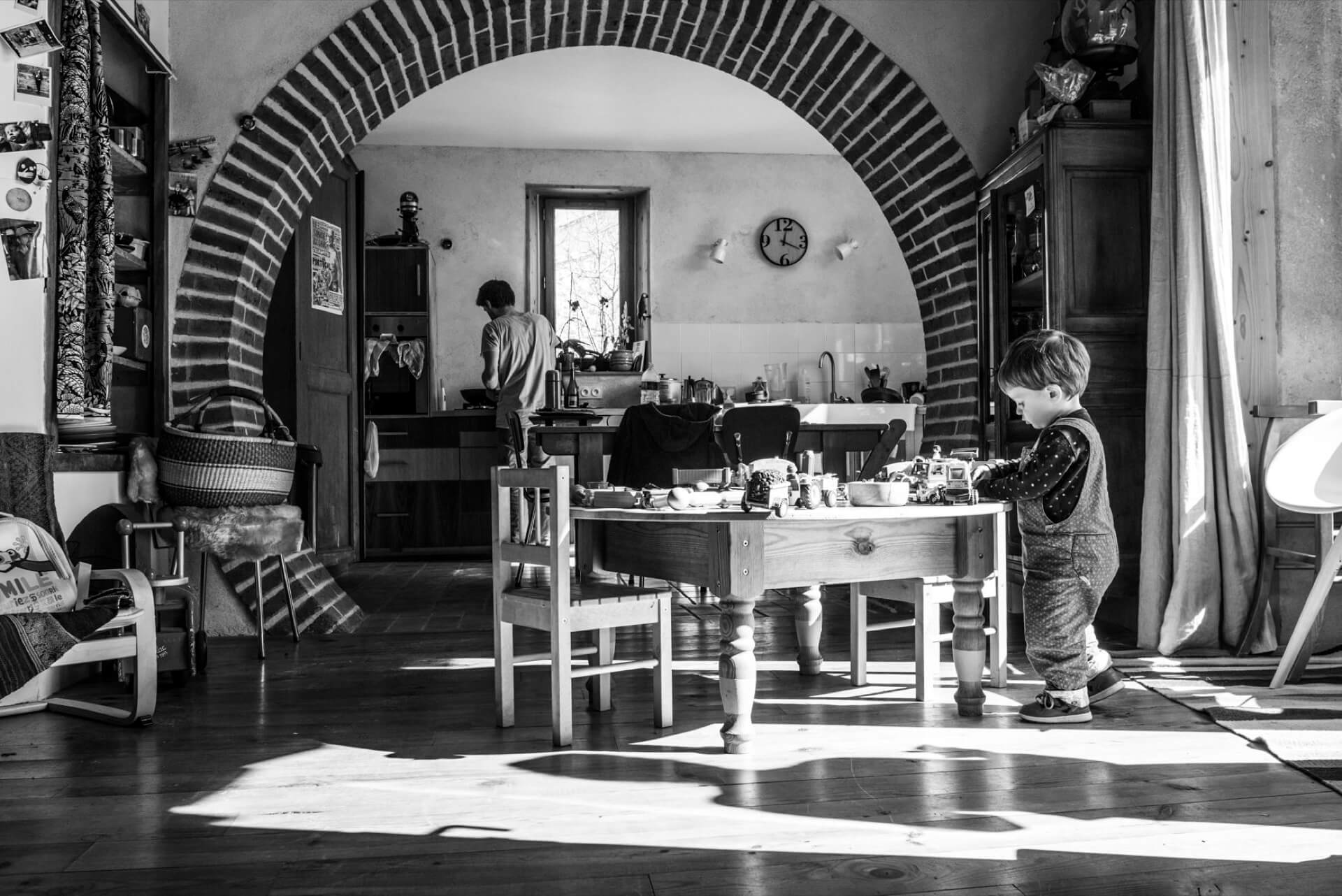 Photographe famille couple enfant papa maman maison valence drome.