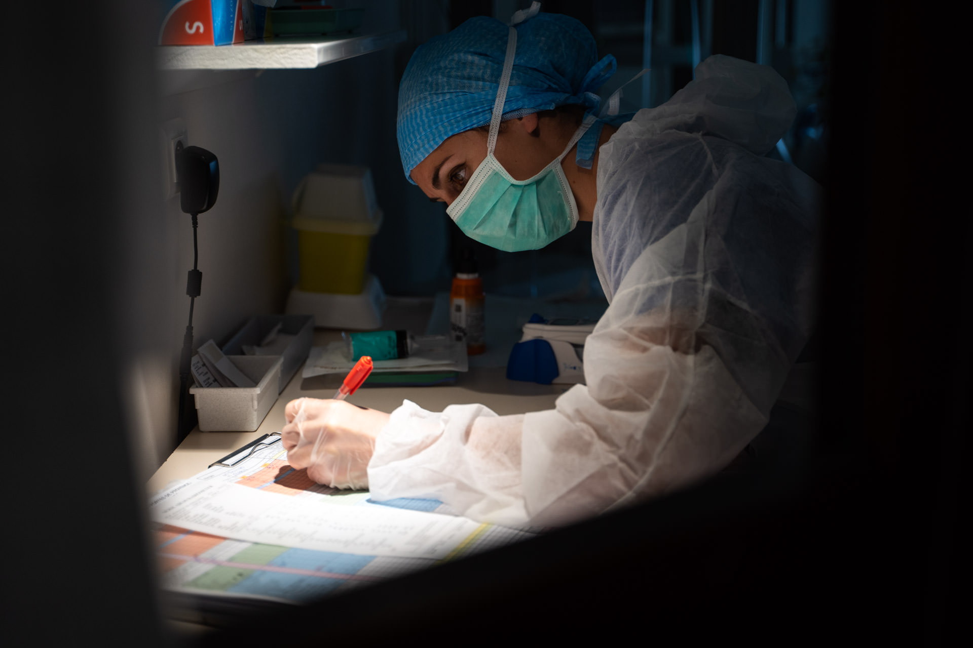 Aurelie lamour photographe reportage medecin covid hopital drome 00054.