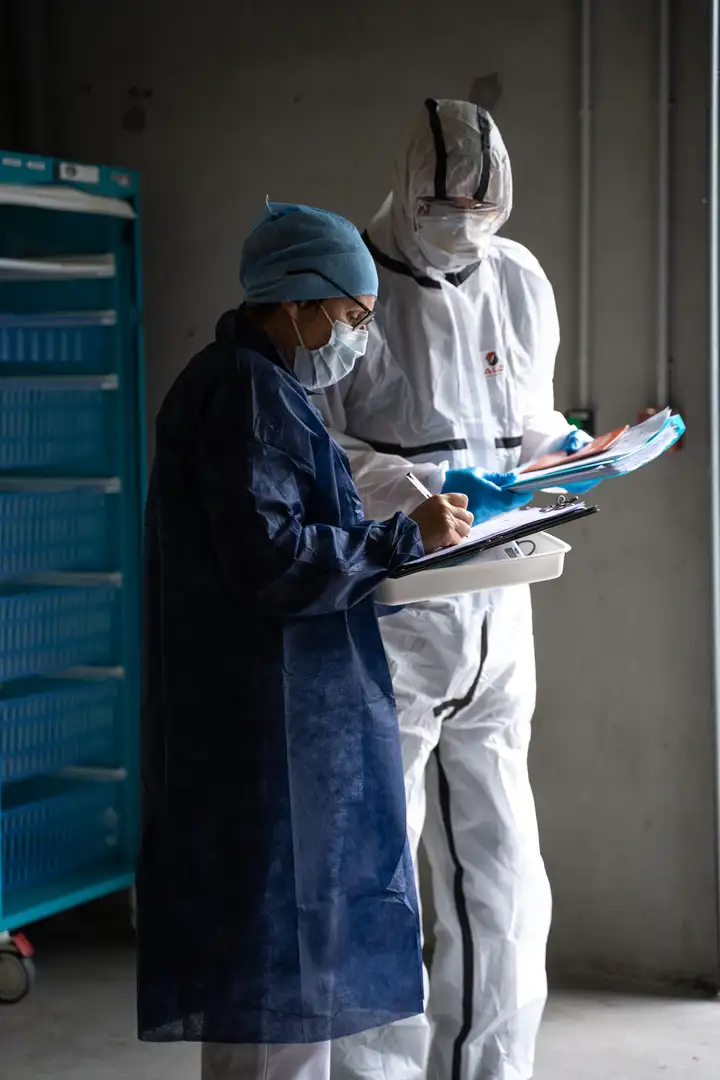 Aurelie lamour photographe reportage medecin covid hopital drome 00008.