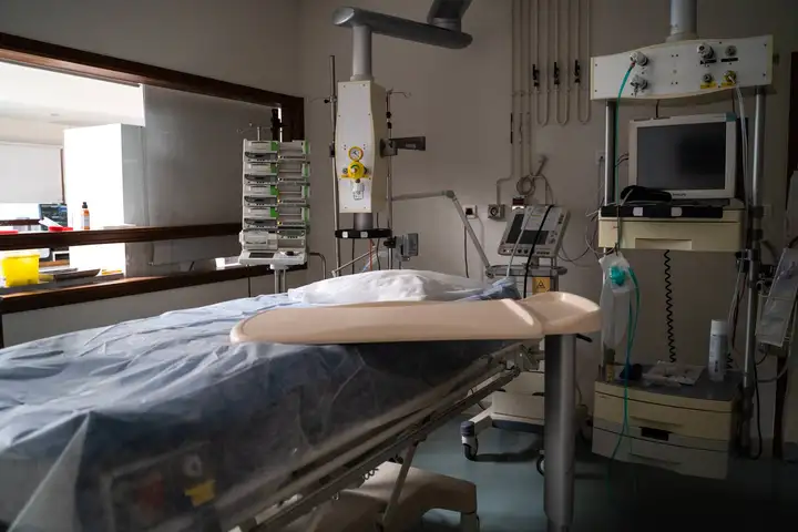 Aurelie lamour photographe reportage medecin covid hopital drome 00015.
