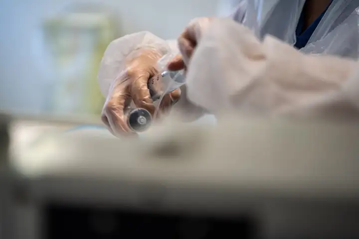 Aurelie lamour photographe reportage medecin covid hopital drome 00018.