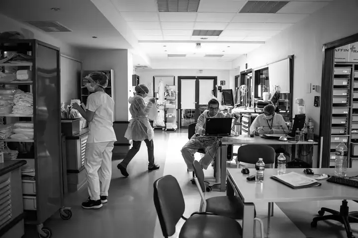 Aurelie lamour photographe reportage medecin covid hopital drome 00024.