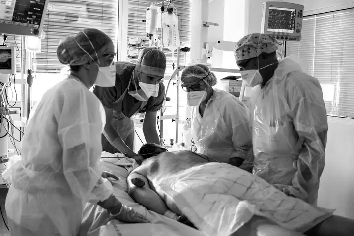 Aurelie lamour photographe reportage medecin covid hopital drome 00035.