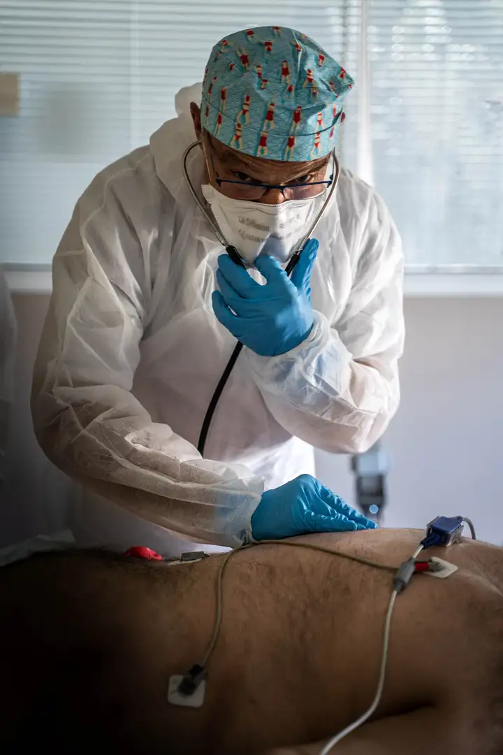 Aurelie lamour photographe reportage medecin covid hopital drome 00037.