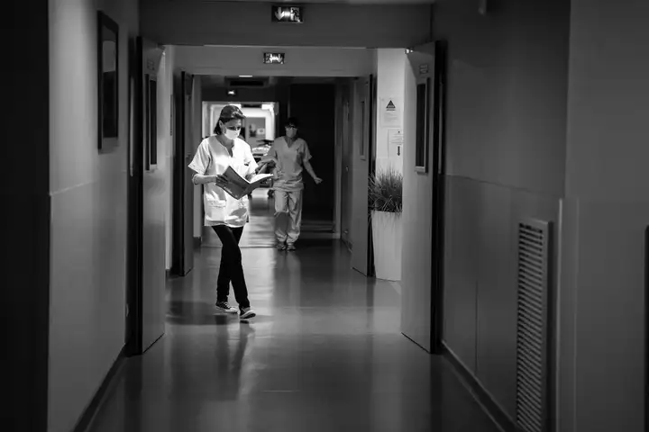 Aurelie lamour photographe reportage medecin covid hopital drome 00044.