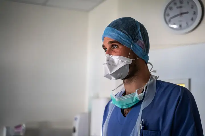 Aurelie lamour photographe reportage medecin covid hopital drome 00047.