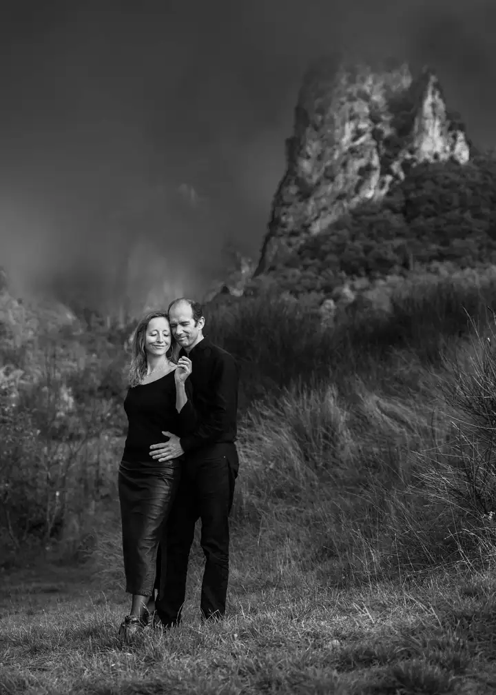 Aurelie lamour photogaphe drome couple st valentin exterieur noiretblanc.