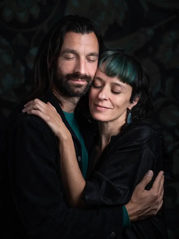 Aurelie lamour photogaphe drome couple st valentin studio couleur.