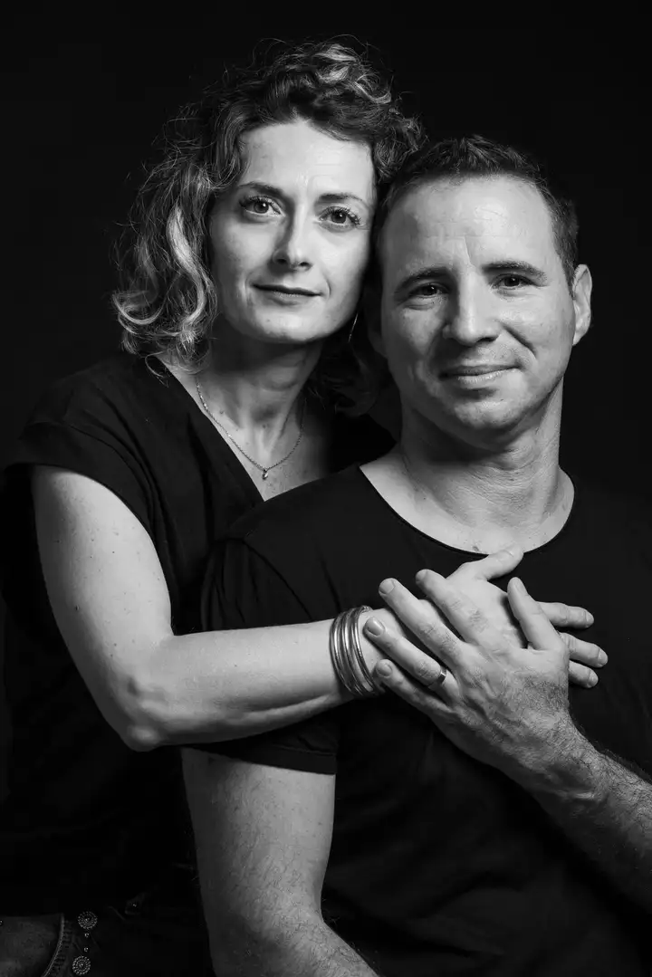Aurelie lamour photogaphe drome couple st valentin studio noiretblanc.