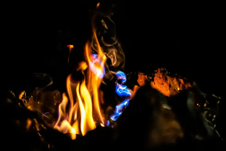 Aurelie lamour photographe livre flammes escarbilles drome 00011.