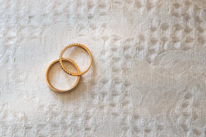 Aurelie lamour photographe mariage alliance bague drome 00002.