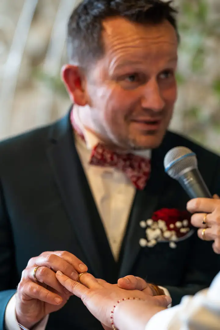 Aurelie lamour photographe mariage alliance bague drome 00010.
