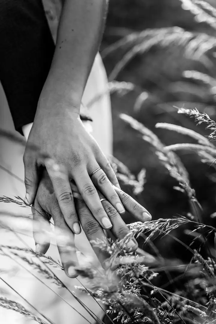 Aurelie lamour photographe mariage alliance bague drome 00013.