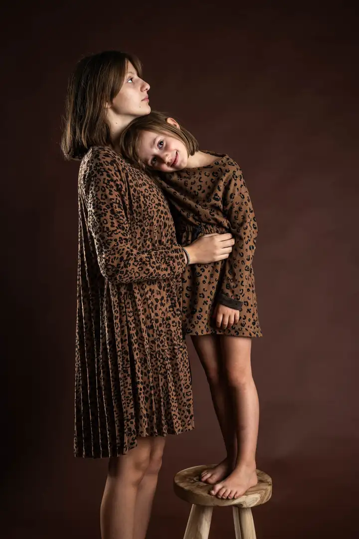 Aurelie lamour photographe portrait studio enfant adolescente leopard soeurs 2.