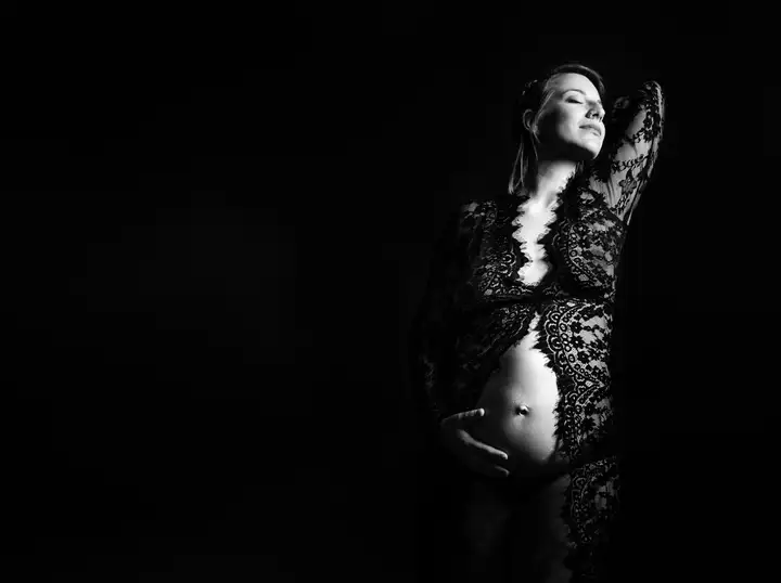 Aurelie lamour photogaphe drome confiance en soi portrait therapeutique noir et blanc horizontal.