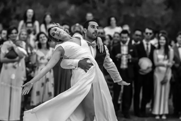 Aurelie lamour photographe drome mariage bouquet maries vindhonneur 3.