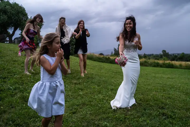 Aurelie lamour photogaphe drome femmes amies couleur mariage.