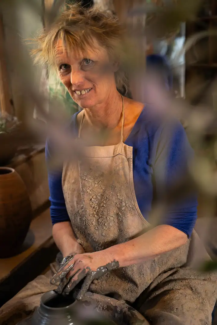 Aurelie lamour photogaphe drome femmes cretaive couleur artistique atelier potiere.