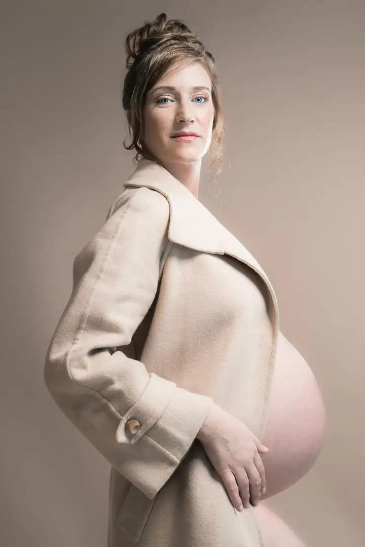 Aurelie lamour photographe portraitiste de france 2023 femme enceinte.