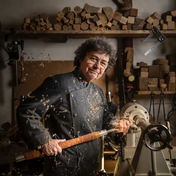 Aurelie lamour photographe portraitiste de france 2023 femme tourneuse sur bois.