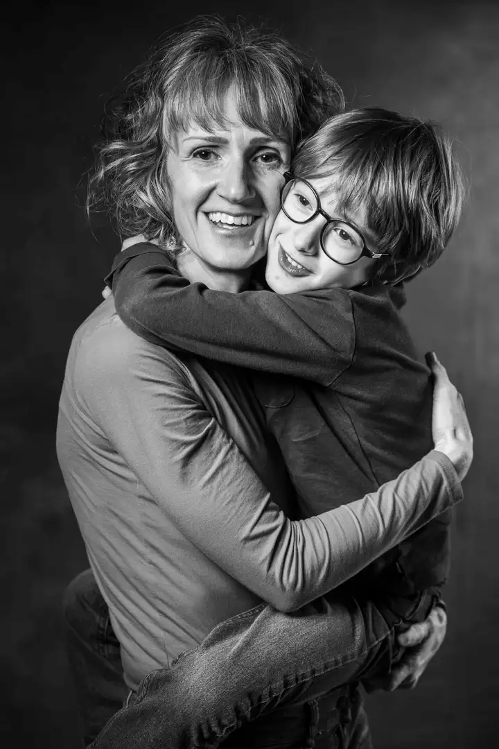 Aurelie lamour photographe fete de meres calin.