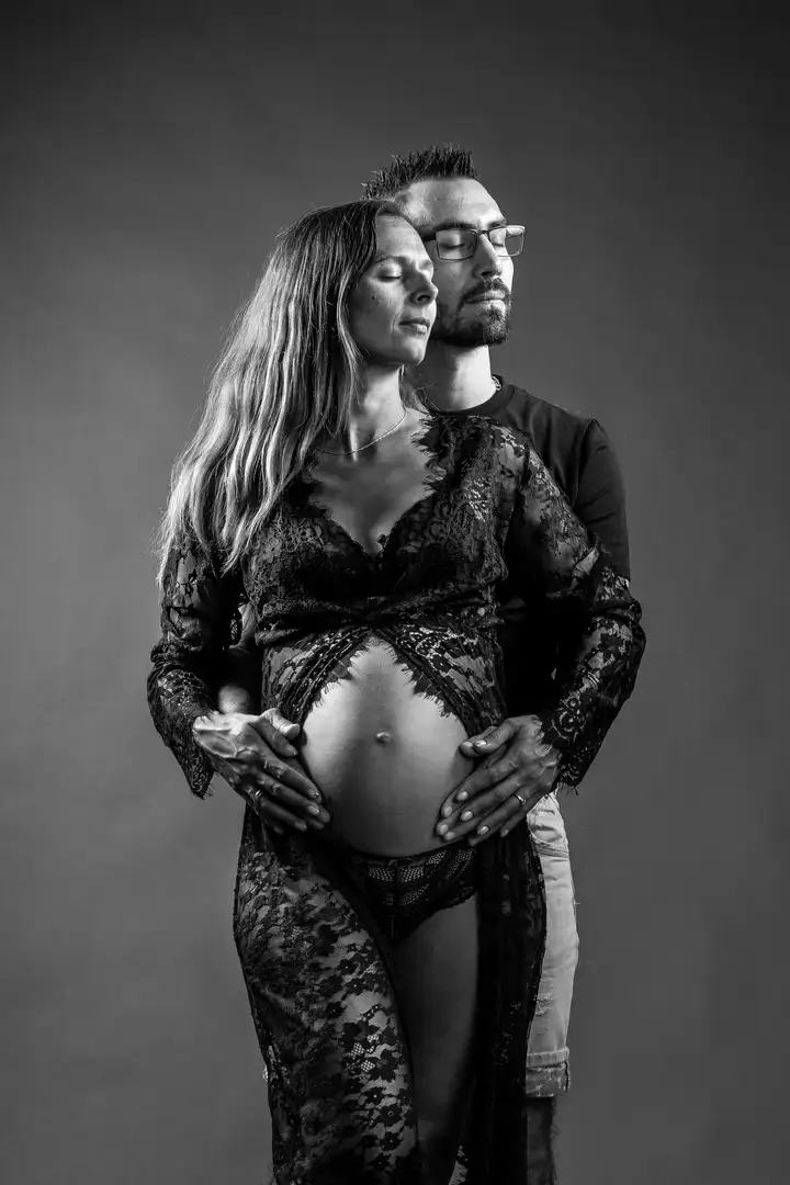 Aurelie lamour photographe fete de meres grossesse couple.