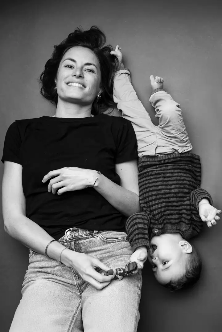 Aurelie lamour photographe fete de meres portrait enfant noir et blanc drome.