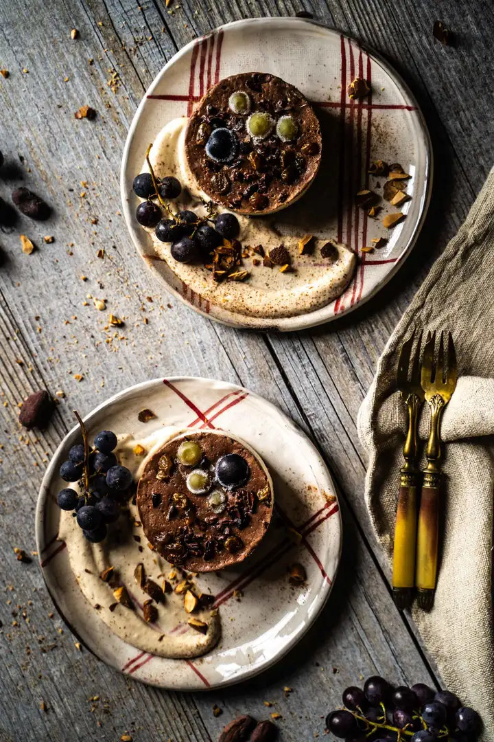 Aurelie lamour photographe packshot stylisme culinaire bois assiettes.